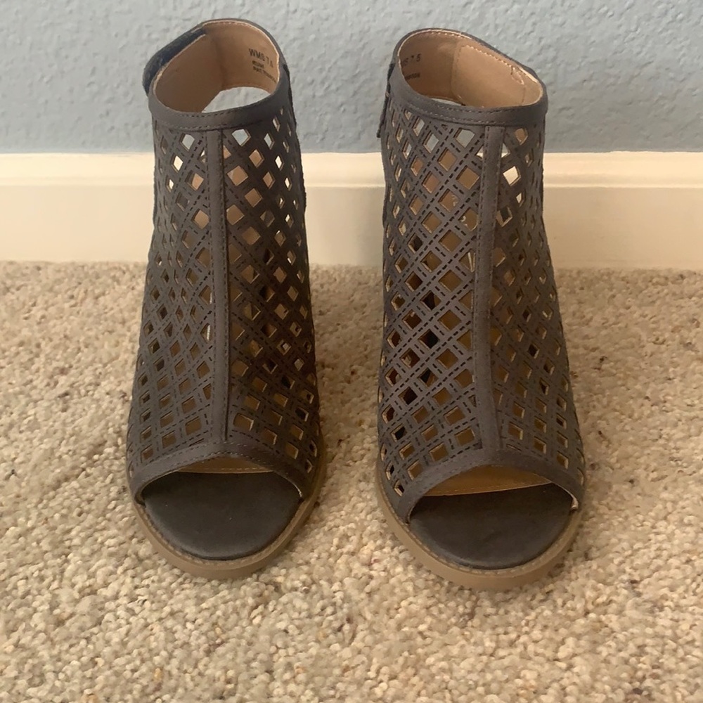 Report Heels
